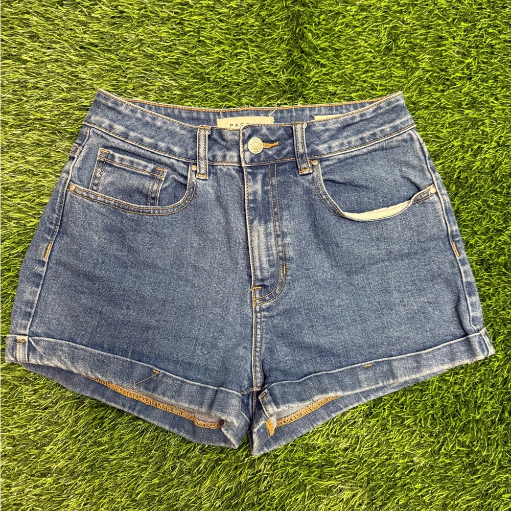 Pacsun Los Angeles Mom Short Size 26 Denim Shorts.